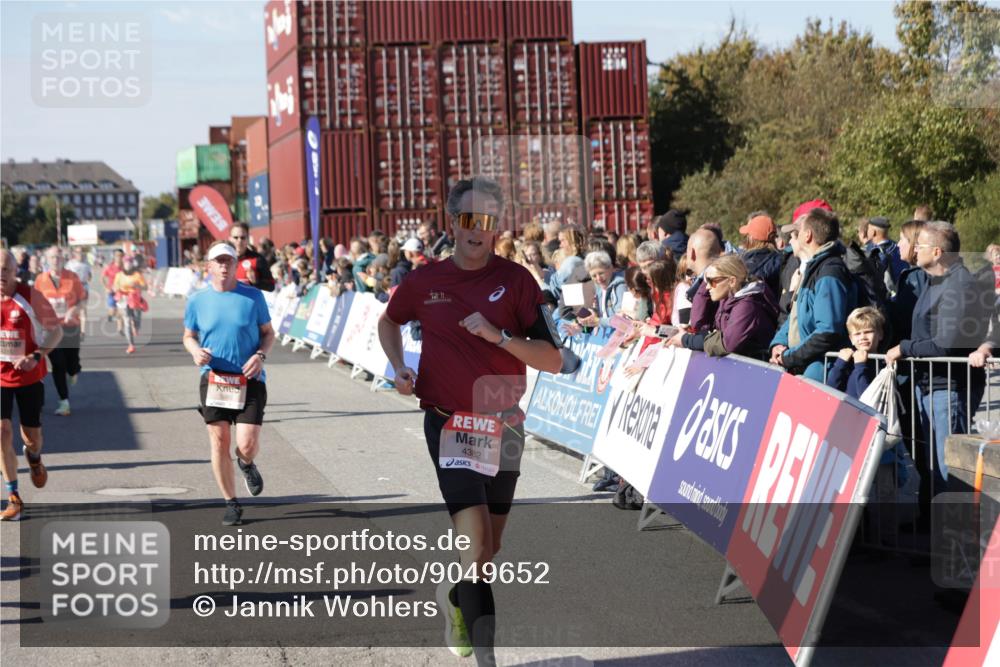 03.10.2025 - Köhlbrandbrückenlauf Jannik Wohlers http://msf.ph/oto/9049652 03.10.2025 13:07:50 Ziel 4159, 4310, 4382, 4639, 5993, 6120, 6163, 6244, 6285, 6384, 6409, 6651, 6696, 6744, 6800, 6821 meine-sportfotos.de