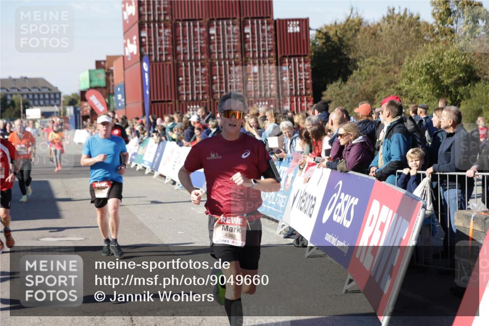 03.10.2025 - Köhlbrandbrückenlauf Jannik Wohlers http://msf.ph/oto/9049660 03.10.2025 13:07:50 Ziel 4159, 4310, 4382, 4639, 5993, 6120, 6163, 6244, 6285, 6384, 6409, 6651, 6696, 6744, 6800, 6821 meine-sportfotos.de