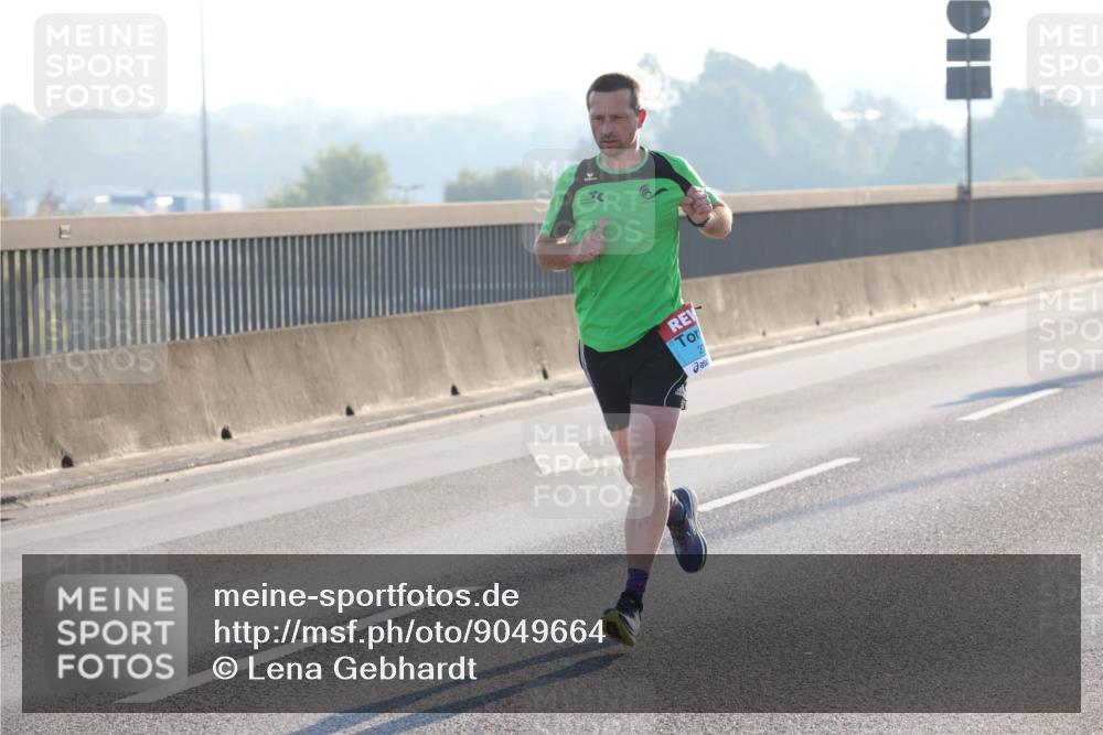 03.10.2025 - Köhlbrandbrückenlauf Lena Gebhardt http://msf.ph/oto/9049664 03.10.2025 09:13:08 Position 1  meine-sportfotos.de