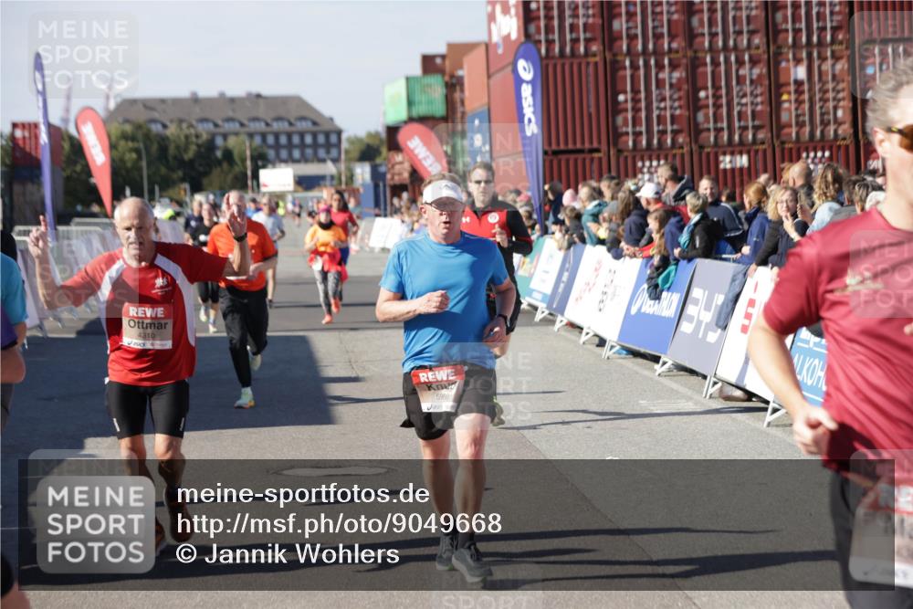 03.10.2025 - Köhlbrandbrückenlauf Jannik Wohlers http://msf.ph/oto/9049668 03.10.2025 13:07:50 Ziel 4159, 4310, 4382, 4639, 5993, 6120, 6163, 6244, 6285, 6384, 6409, 6651, 6696, 6744, 6800, 6821 meine-sportfotos.de