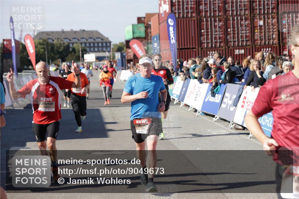 03.10.2025 - Köhlbrandbrückenlauf Jannik Wohlers http://msf.ph/oto/9049673 03.10.2025 13:07:51 Ziel 4159, 4310, 4382, 4639, 5993, 6120, 6163, 6244, 6285, 6384, 6409, 6651, 6696, 6800, 6821 meine-sportfotos.de