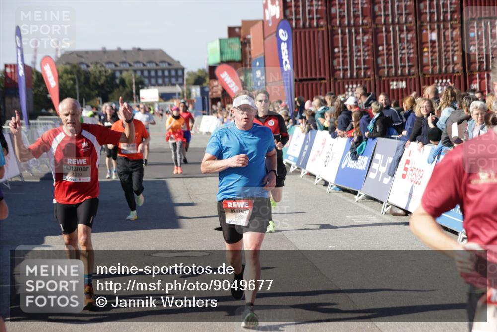 03.10.2025 - Köhlbrandbrückenlauf Jannik Wohlers http://msf.ph/oto/9049677 03.10.2025 13:07:51 Ziel 4159, 4310, 4382, 4639, 5993, 6120, 6163, 6244, 6285, 6384, 6409, 6651, 6696, 6800, 6821 meine-sportfotos.de
