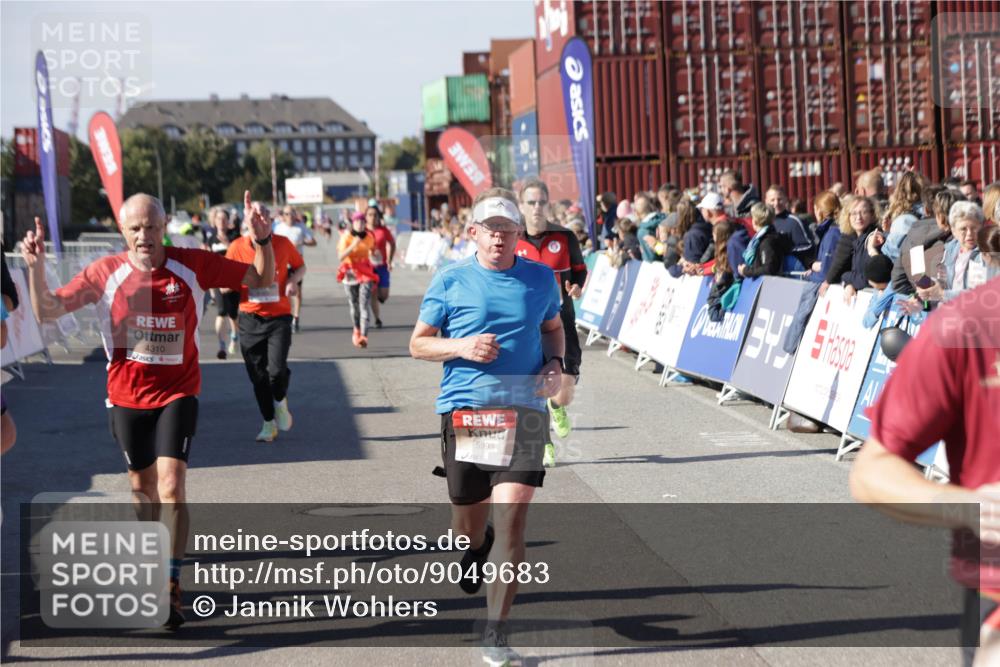 03.10.2025 - Köhlbrandbrückenlauf Jannik Wohlers http://msf.ph/oto/9049683 03.10.2025 13:07:51 Ziel 4159, 4310, 4382, 4639, 5993, 6120, 6163, 6244, 6285, 6384, 6409, 6651, 6696, 6800, 6821 meine-sportfotos.de
