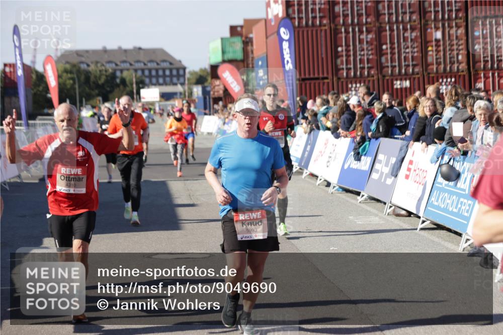 03.10.2025 - Köhlbrandbrückenlauf Jannik Wohlers http://msf.ph/oto/9049690 03.10.2025 13:07:51 Ziel 4159, 4310, 4382, 4639, 5993, 6120, 6163, 6244, 6285, 6384, 6409, 6651, 6696, 6800, 6821 meine-sportfotos.de