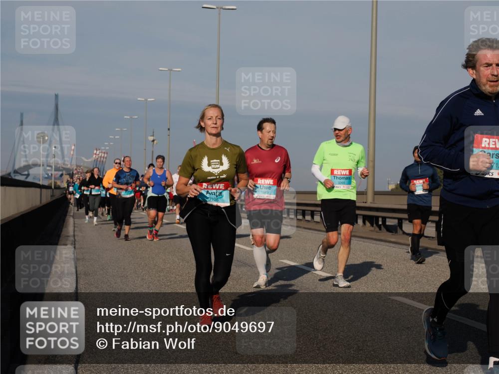 03.10.2025 - Köhlbrandbrückenlauf Fabian Wolf http://msf.ph/oto/9049697 03.10.2025 10:01:03 Position 3 3108, 1883, 3265 meine-sportfotos.de