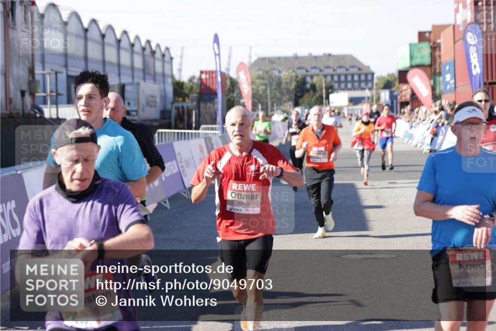 03.10.2025 - Köhlbrandbrückenlauf Jannik Wohlers http://msf.ph/oto/9049703 03.10.2025 13:07:51 Ziel 4159, 4310, 4382, 4639, 5993, 6120, 6163, 6244, 6285, 6384, 6409, 6651, 6696, 6800, 6821 meine-sportfotos.de