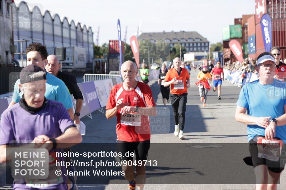 03.10.2025 - Köhlbrandbrückenlauf Jannik Wohlers http://msf.ph/oto/9049713 03.10.2025 13:07:52 Ziel 4159, 4310, 4382, 4639, 5993, 6120, 6163, 6244, 6285, 6384, 6409, 6651, 6696, 6800, 6821 meine-sportfotos.de