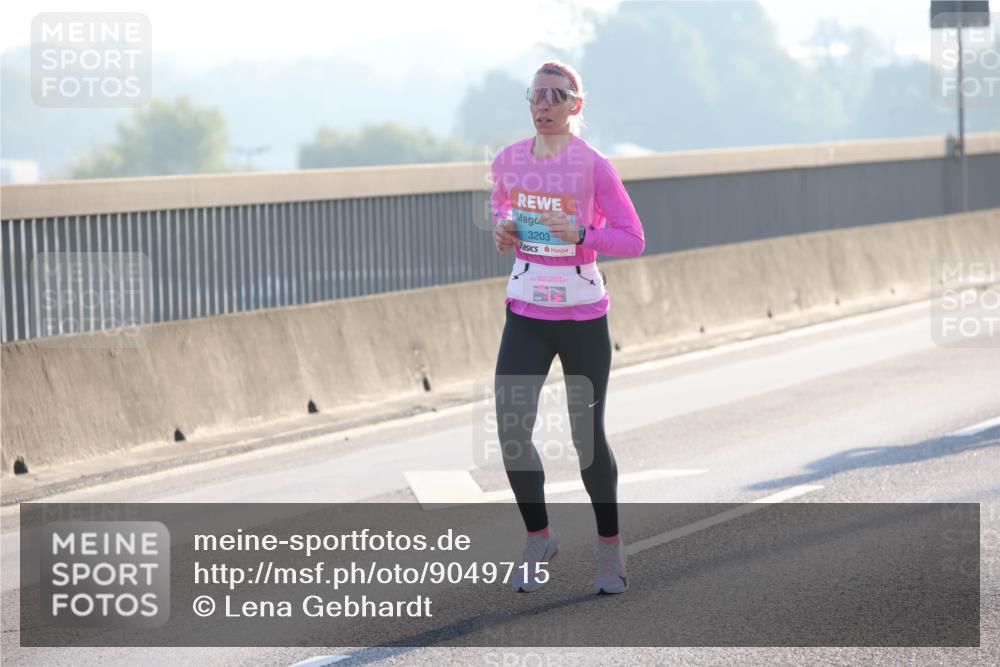 03.10.2025 - Köhlbrandbrückenlauf Lena Gebhardt http://msf.ph/oto/9049715 03.10.2025 09:13:11 Position 1 3203 meine-sportfotos.de