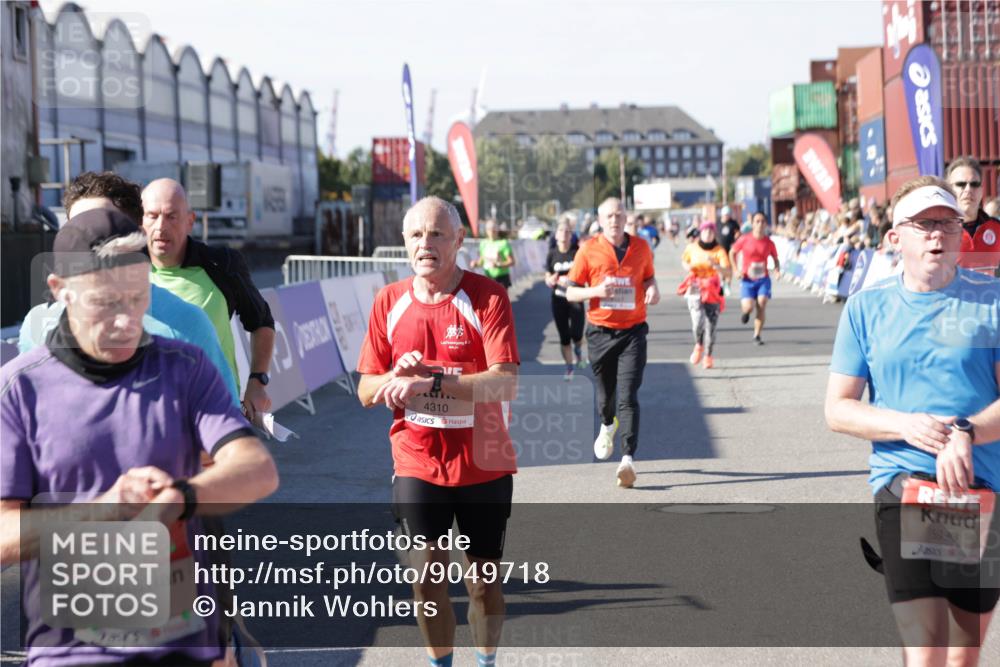 03.10.2025 - Köhlbrandbrückenlauf Jannik Wohlers http://msf.ph/oto/9049718 03.10.2025 13:07:52 Ziel 4159, 4310, 4382, 4639, 5993, 6120, 6163, 6244, 6285, 6384, 6409, 6651, 6696, 6800, 6821 meine-sportfotos.de