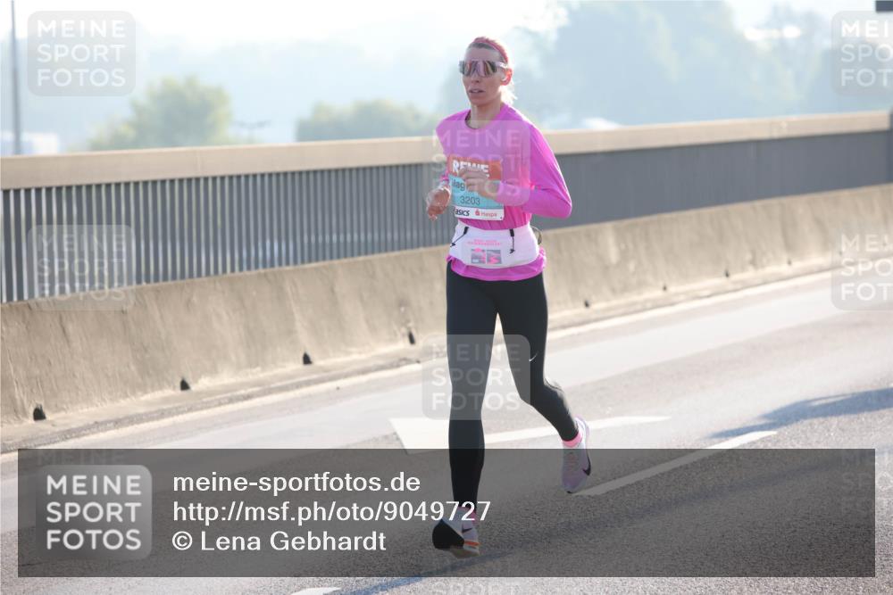 03.10.2025 - Köhlbrandbrückenlauf Lena Gebhardt http://msf.ph/oto/9049727 03.10.2025 09:13:12 Position 1 3203 meine-sportfotos.de