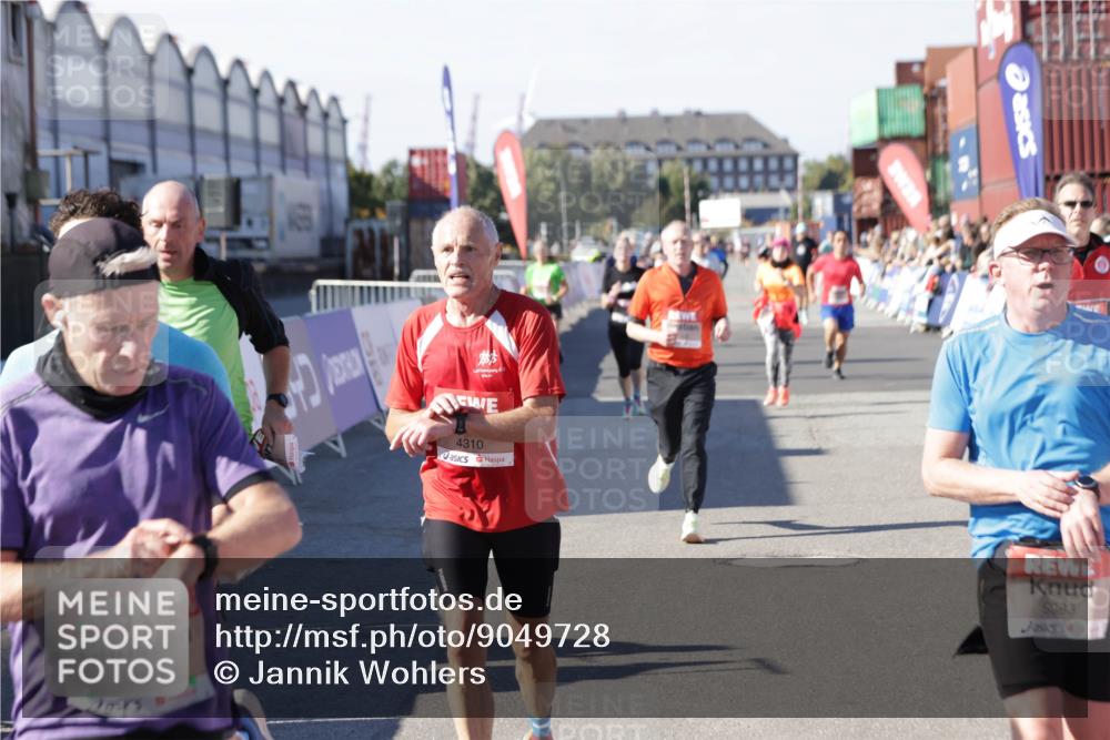 03.10.2025 - Köhlbrandbrückenlauf Jannik Wohlers http://msf.ph/oto/9049728 03.10.2025 13:07:52 Ziel 4159, 4310, 4382, 4639, 5993, 6120, 6163, 6244, 6285, 6384, 6409, 6651, 6696, 6800, 6821 meine-sportfotos.de