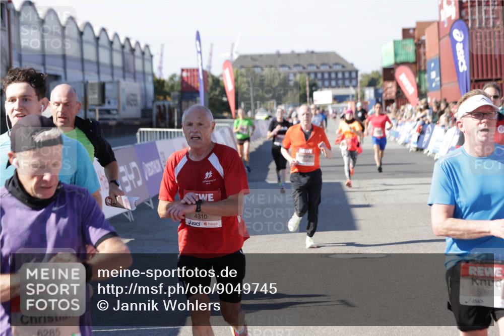 03.10.2025 - Köhlbrandbrückenlauf Jannik Wohlers http://msf.ph/oto/9049745 03.10.2025 13:07:52 Ziel 4159, 4310, 4382, 4639, 5993, 6120, 6163, 6244, 6285, 6384, 6409, 6651, 6696, 6800, 6821 meine-sportfotos.de