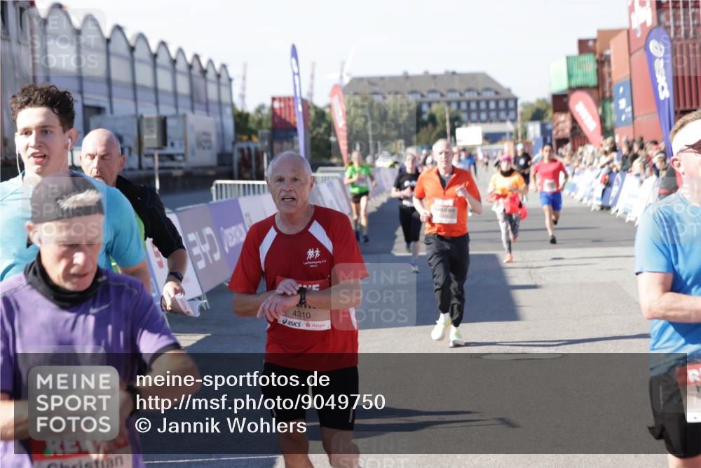 03.10.2025 - Köhlbrandbrückenlauf Jannik Wohlers http://msf.ph/oto/9049750 03.10.2025 13:07:52 Ziel 4159, 4310, 4382, 4639, 5993, 6120, 6163, 6244, 6285, 6384, 6409, 6651, 6696, 6800, 6821 meine-sportfotos.de