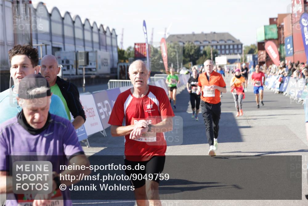 03.10.2025 - Köhlbrandbrückenlauf Jannik Wohlers http://msf.ph/oto/9049759 03.10.2025 13:07:52 Ziel 4159, 4310, 4382, 4639, 5993, 6120, 6163, 6244, 6285, 6384, 6409, 6651, 6696, 6800, 6821 meine-sportfotos.de