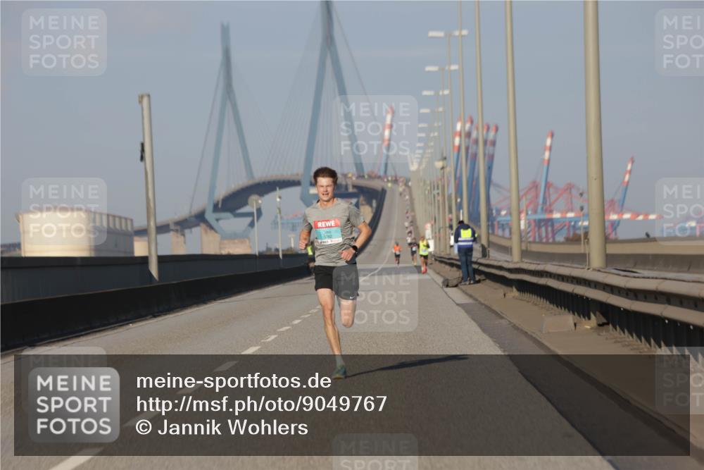 03.10.2025 - Köhlbrandbrückenlauf Jannik Wohlers http://msf.ph/oto/9049767 03.10.2025 09:35:00 Position 3 3782 meine-sportfotos.de