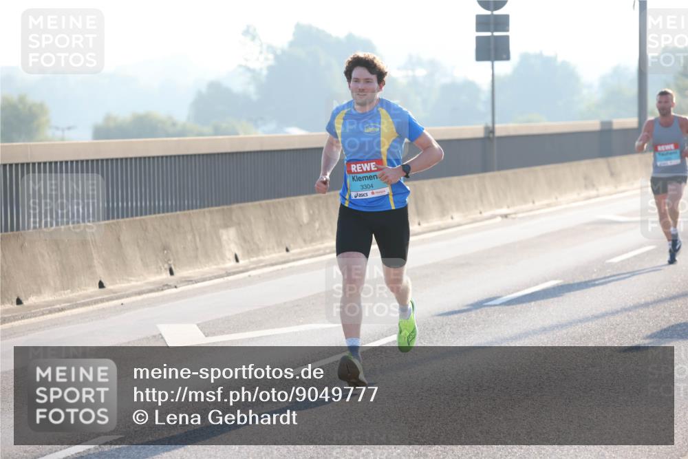 03.10.2025 - Köhlbrandbrückenlauf Lena Gebhardt http://msf.ph/oto/9049777 03.10.2025 09:13:14 Position 1 3304 meine-sportfotos.de