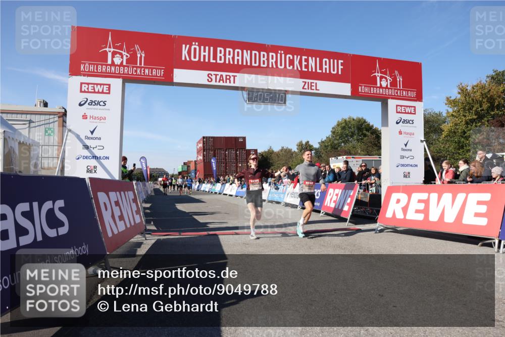 03.10.2025 - Köhlbrandbrückenlauf Lena Gebhardt http://msf.ph/oto/9049788 03.10.2025 13:05:11 Ziel 4098, 4175, 4256, 4344, 4390, 4490, 4585, 4751, 5785, 5951, 5969, 6081, 6719 meine-sportfotos.de