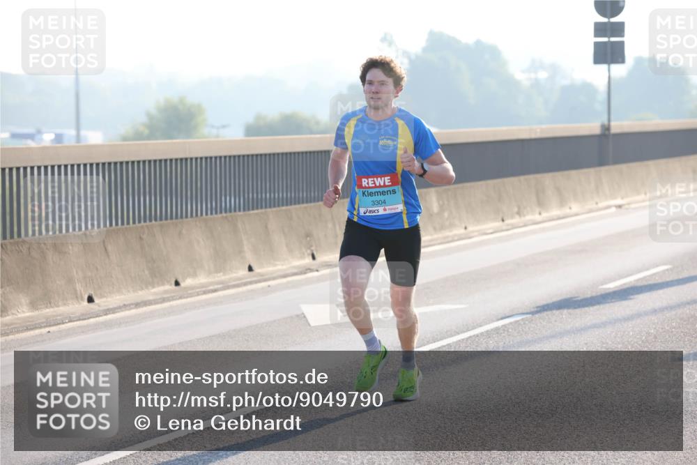 03.10.2025 - Köhlbrandbrückenlauf Lena Gebhardt http://msf.ph/oto/9049790 03.10.2025 09:13:15 Position 1 3304 meine-sportfotos.de