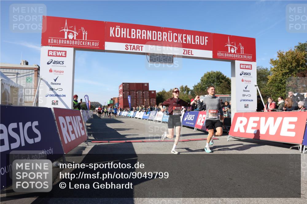 03.10.2025 - Köhlbrandbrückenlauf Lena Gebhardt http://msf.ph/oto/9049799 03.10.2025 13:05:11 Ziel 4098, 4175, 4256, 4344, 4390, 4490, 4585, 4751, 5785, 5951, 5969, 6081, 6719 meine-sportfotos.de