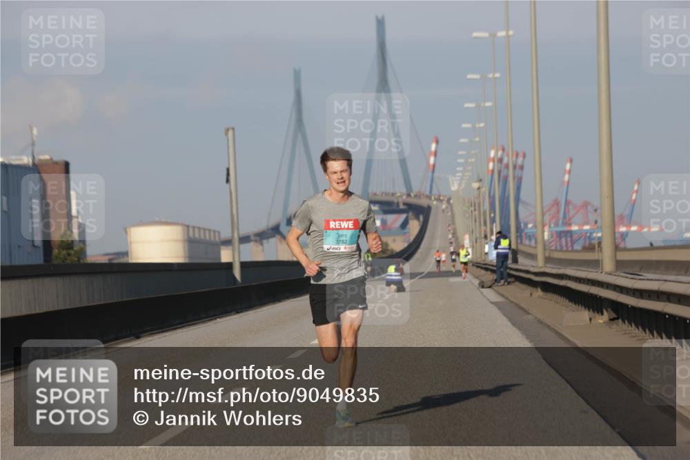 03.10.2025 - Köhlbrandbrückenlauf Jannik Wohlers http://msf.ph/oto/9049835 03.10.2025 09:35:03 Position 3 3782 meine-sportfotos.de