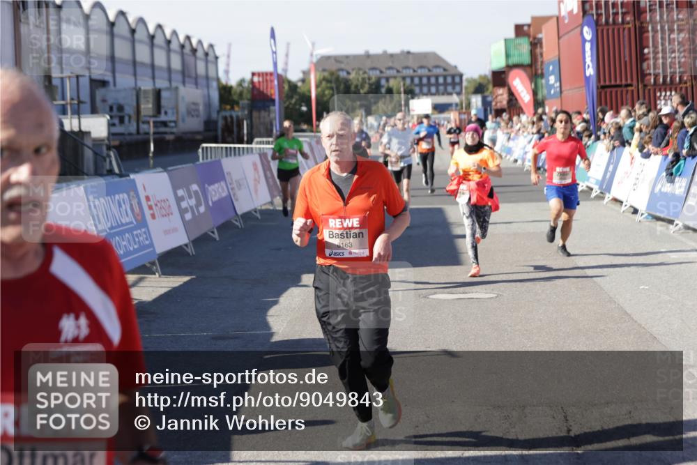 03.10.2025 - Köhlbrandbrückenlauf Jannik Wohlers http://msf.ph/oto/9049843 03.10.2025 13:07:55 Ziel 4159, 4184, 4310, 4382, 4395, 4639, 5959, 5993, 6022, 6120, 6163, 6244, 6285, 6348, 6384, 6409, 6651, 6696, 6821 meine-sportfotos.de