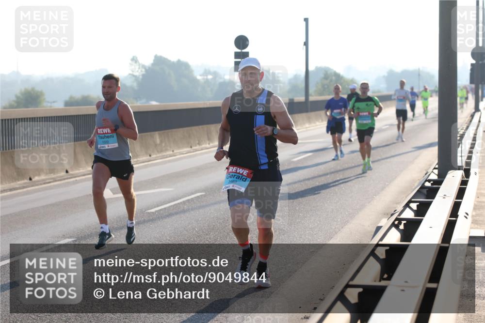 03.10.2025 - Köhlbrandbrückenlauf Lena Gebhardt http://msf.ph/oto/9049844 03.10.2025 09:13:18 Position 1 1022, 3463 meine-sportfotos.de