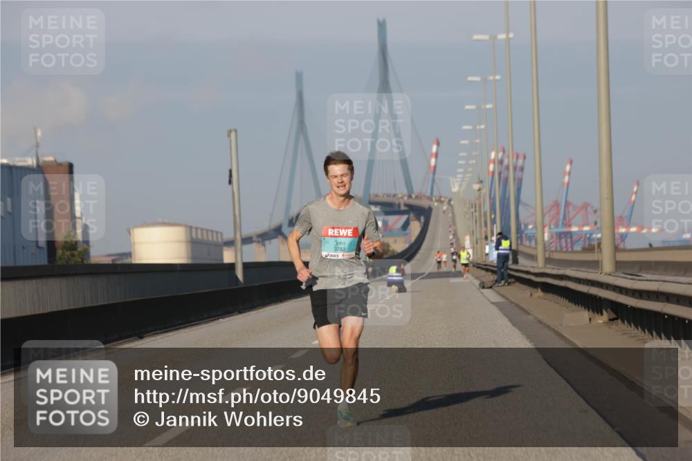 03.10.2025 - Köhlbrandbrückenlauf Jannik Wohlers http://msf.ph/oto/9049845 03.10.2025 09:35:03 Position 3 3782 meine-sportfotos.de