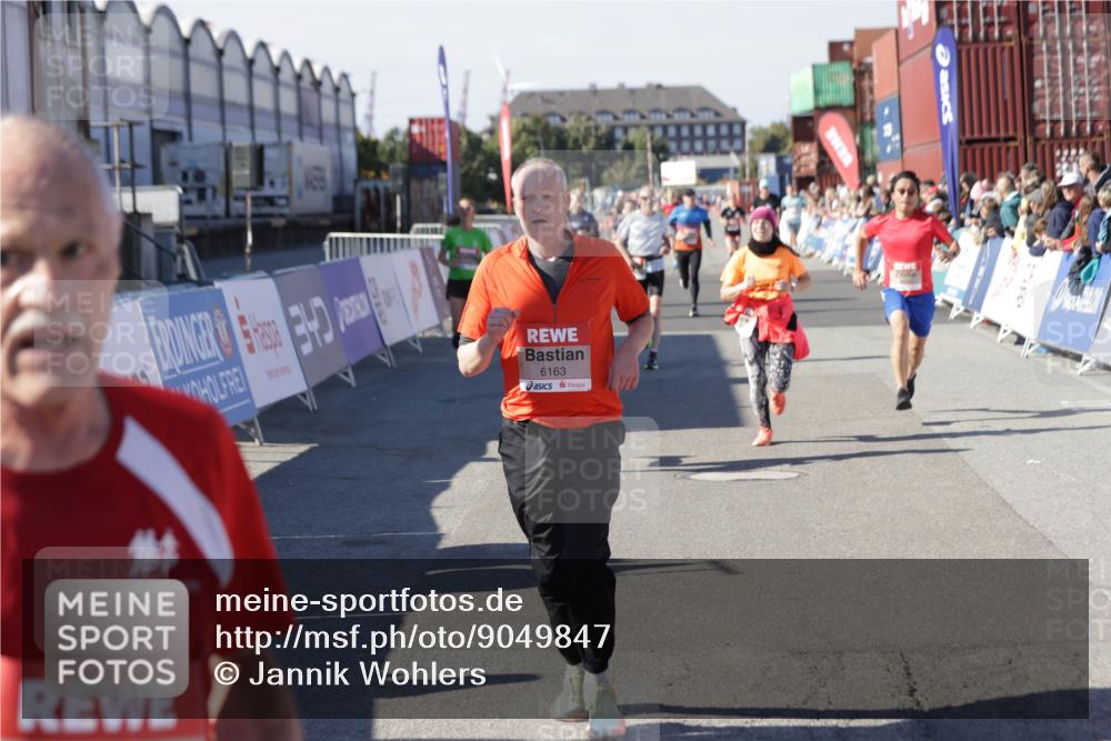 03.10.2025 - Köhlbrandbrückenlauf Jannik Wohlers http://msf.ph/oto/9049847 03.10.2025 13:07:55 Ziel 4159, 4184, 4310, 4382, 4395, 4639, 5959, 5993, 6022, 6120, 6163, 6244, 6285, 6348, 6384, 6409, 6651, 6696, 6821 meine-sportfotos.de