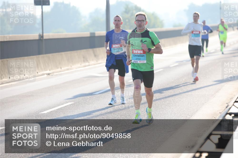 03.10.2025 - Köhlbrandbrückenlauf Lena Gebhardt http://msf.ph/oto/9049858 03.10.2025 09:13:19 Position 1 1032, 2702 meine-sportfotos.de