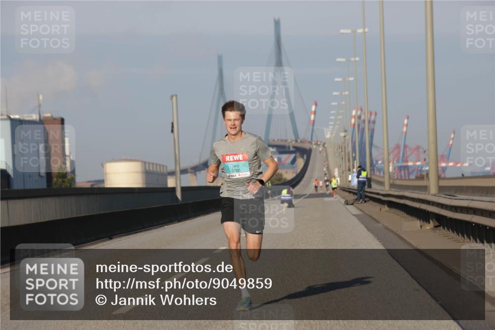 03.10.2025 - Köhlbrandbrückenlauf Jannik Wohlers http://msf.ph/oto/9049859 03.10.2025 09:35:03 Position 3 3782 meine-sportfotos.de