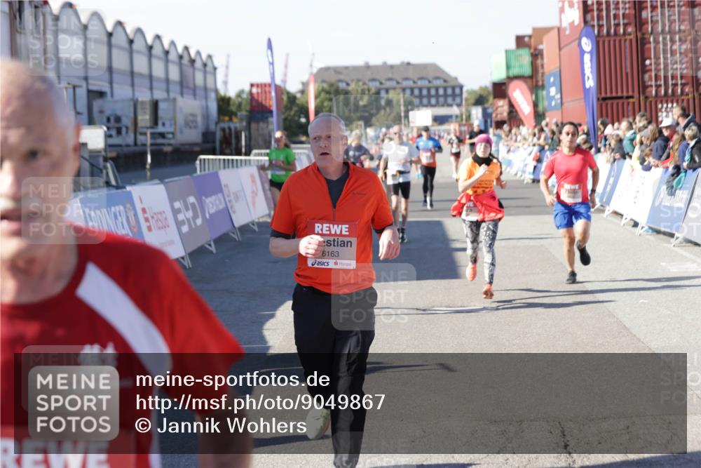 03.10.2025 - Köhlbrandbrückenlauf Jannik Wohlers http://msf.ph/oto/9049867 03.10.2025 13:07:55 Ziel 4159, 4184, 4310, 4382, 4395, 4639, 5959, 5993, 6022, 6120, 6163, 6244, 6285, 6348, 6384, 6409, 6651, 6696, 6821 meine-sportfotos.de