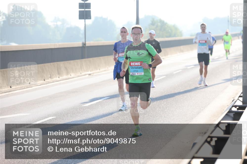 03.10.2025 - Köhlbrandbrückenlauf Lena Gebhardt http://msf.ph/oto/9049875 03.10.2025 09:13:20 Position 1 2702 meine-sportfotos.de