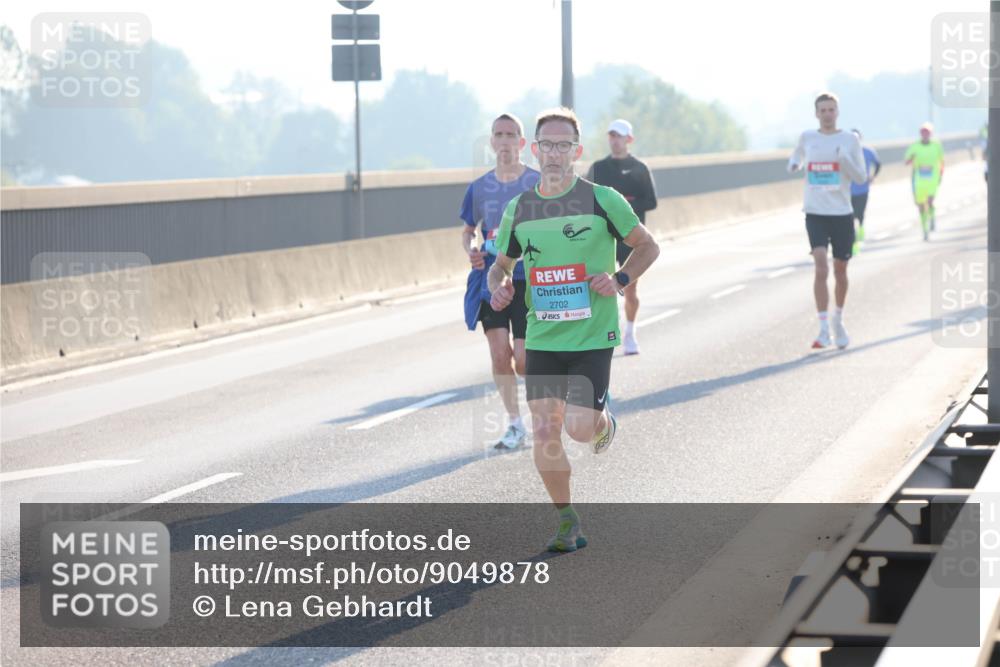 03.10.2025 - Köhlbrandbrückenlauf Lena Gebhardt http://msf.ph/oto/9049878 03.10.2025 09:13:20 Position 1 2702 meine-sportfotos.de