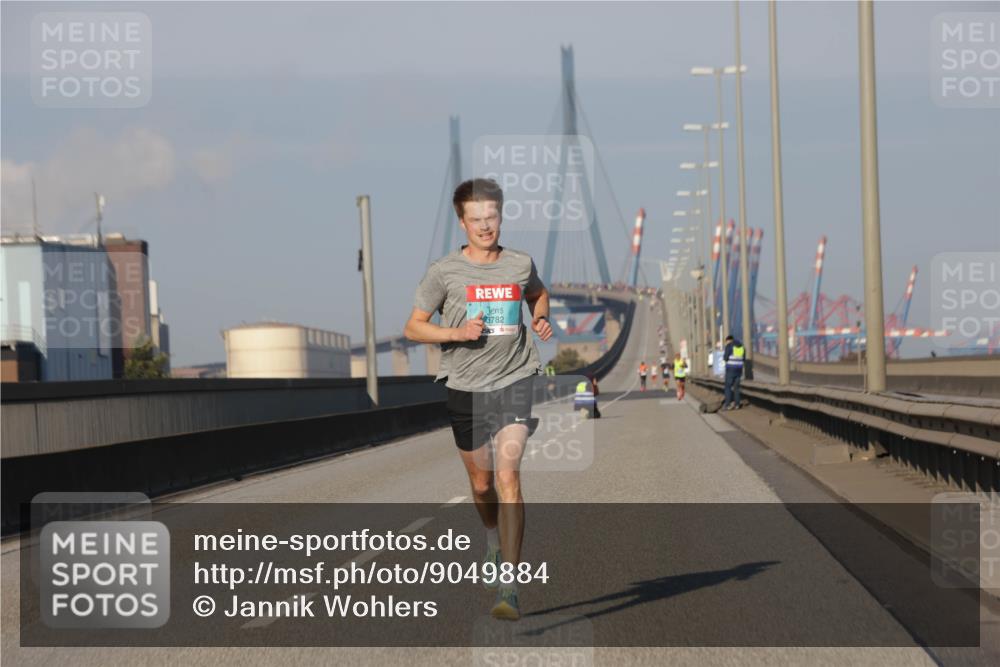 03.10.2025 - Köhlbrandbrückenlauf Jannik Wohlers http://msf.ph/oto/9049884 03.10.2025 09:35:04 Position 3 3782 meine-sportfotos.de