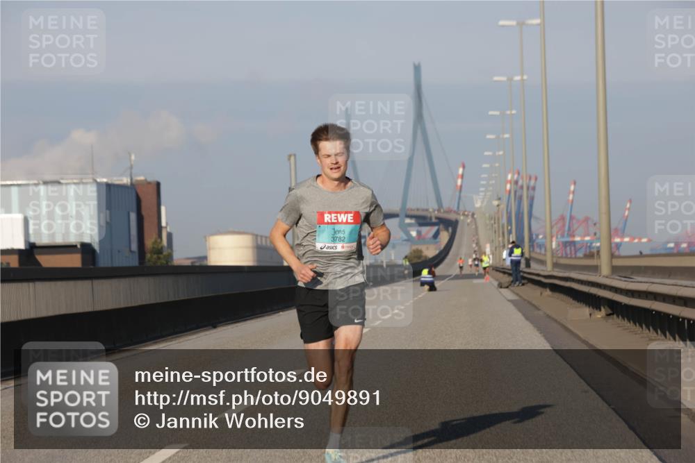 03.10.2025 - Köhlbrandbrückenlauf Jannik Wohlers http://msf.ph/oto/9049891 03.10.2025 09:35:04 Position 3 3782 meine-sportfotos.de