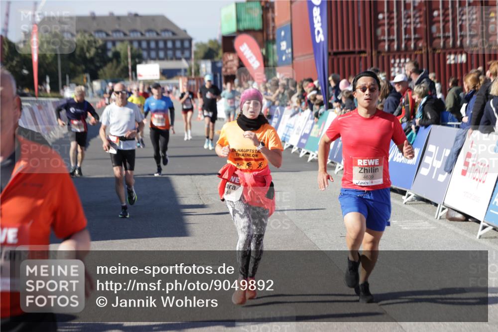 03.10.2025 - Köhlbrandbrückenlauf Jannik Wohlers http://msf.ph/oto/9049892 03.10.2025 13:07:56 Ziel 4159, 4184, 4310, 4382, 4395, 4639, 5959, 5993, 6022, 6120, 6163, 6244, 6285, 6348, 6384, 6409, 6651, 6696, 6821 meine-sportfotos.de
