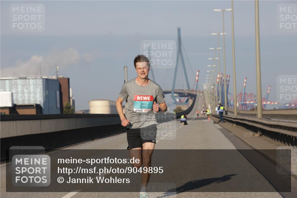 03.10.2025 - Köhlbrandbrückenlauf Jannik Wohlers http://msf.ph/oto/9049895 03.10.2025 09:35:05 Position 3 3782 meine-sportfotos.de