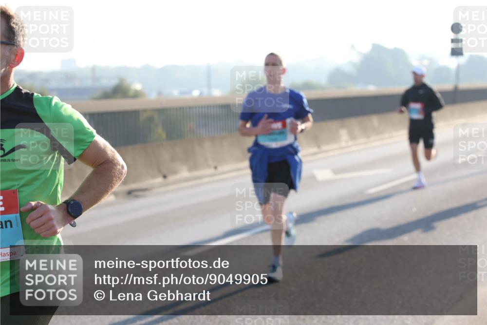 03.10.2025 - Köhlbrandbrückenlauf Lena Gebhardt http://msf.ph/oto/9049905 03.10.2025 09:13:22 Position 1  meine-sportfotos.de