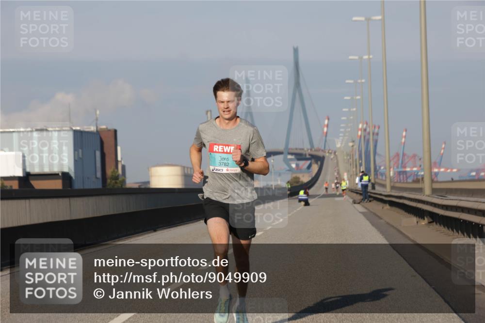 03.10.2025 - Köhlbrandbrückenlauf Jannik Wohlers http://msf.ph/oto/9049909 03.10.2025 09:35:05 Position 3 3782 meine-sportfotos.de