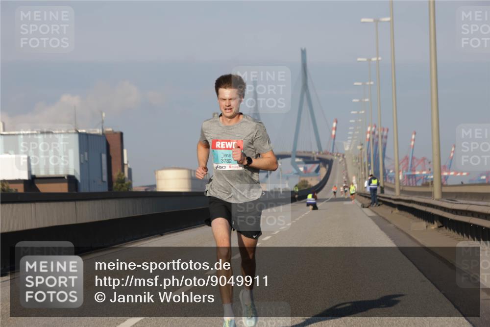03.10.2025 - Köhlbrandbrückenlauf Jannik Wohlers http://msf.ph/oto/9049911 03.10.2025 09:35:05 Position 3 3782 meine-sportfotos.de