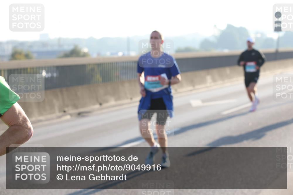 03.10.2025 - Köhlbrandbrückenlauf Lena Gebhardt http://msf.ph/oto/9049916 03.10.2025 09:13:23 Position 1  meine-sportfotos.de
