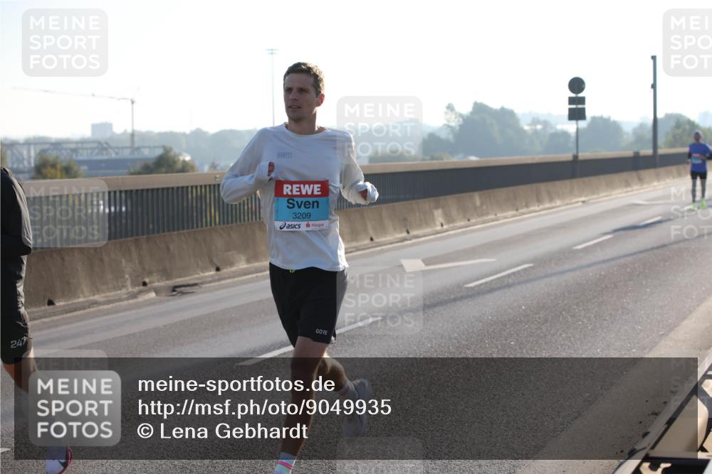 03.10.2025 - Köhlbrandbrückenlauf Lena Gebhardt http://msf.ph/oto/9049935 03.10.2025 09:13:25 Position 1 3209, 247 meine-sportfotos.de
