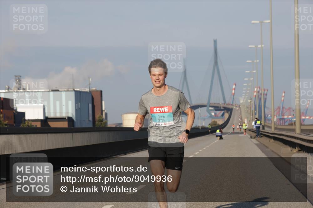 03.10.2025 - Köhlbrandbrückenlauf Jannik Wohlers http://msf.ph/oto/9049936 03.10.2025 09:35:05 Position 3 3782 meine-sportfotos.de