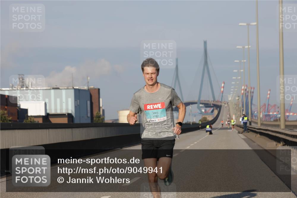 03.10.2025 - Köhlbrandbrückenlauf Jannik Wohlers http://msf.ph/oto/9049941 03.10.2025 09:35:05 Position 3 3782 meine-sportfotos.de