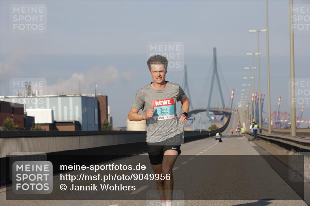 03.10.2025 - Köhlbrandbrückenlauf Jannik Wohlers http://msf.ph/oto/9049956 03.10.2025 09:35:05 Position 3 3782 meine-sportfotos.de