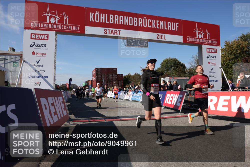 03.10.2025 - Köhlbrandbrückenlauf Lena Gebhardt http://msf.ph/oto/9049961 03.10.2025 13:21:06 Ziel 4393, 4680, 4749, 5130, 5156, 5169, 5265, 5363, 5377, 5501, 5618, 5746, 5878, 5882, 5883, 6282, 6296, 6645, 6646, 6648, 6650, 6756, 6780 meine-sportfotos.de