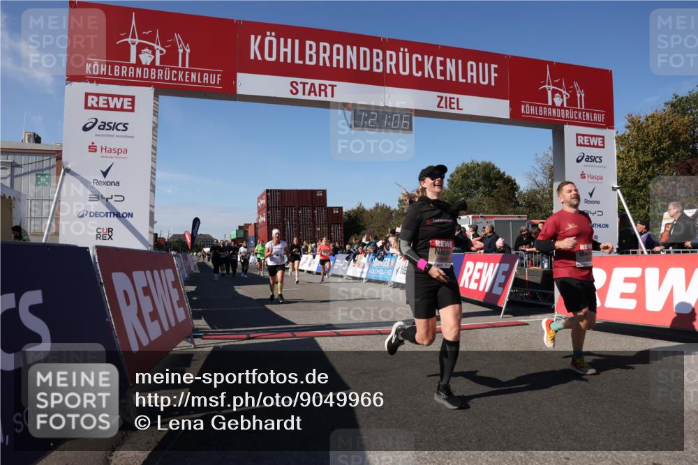 03.10.2025 - Köhlbrandbrückenlauf Lena Gebhardt http://msf.ph/oto/9049966 03.10.2025 13:21:06 Ziel 4393, 4680, 4749, 5130, 5156, 5169, 5265, 5363, 5377, 5501, 5618, 5746, 5878, 5882, 5883, 6282, 6296, 6645, 6646, 6648, 6650, 6756, 6780 meine-sportfotos.de