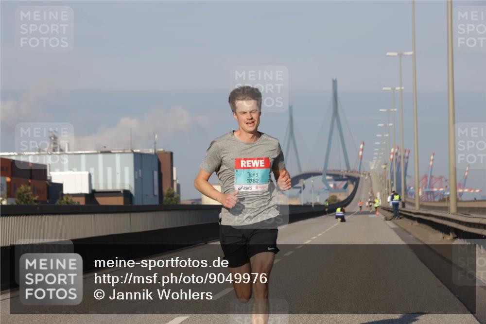 03.10.2025 - Köhlbrandbrückenlauf Jannik Wohlers http://msf.ph/oto/9049976 03.10.2025 09:35:05 Position 3 3782 meine-sportfotos.de