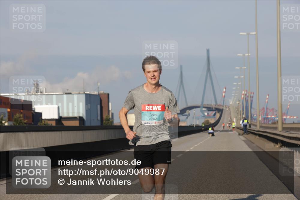 03.10.2025 - Köhlbrandbrückenlauf Jannik Wohlers http://msf.ph/oto/9049987 03.10.2025 09:35:05 Position 3 3782 meine-sportfotos.de
