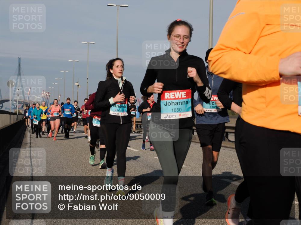 03.10.2025 - Köhlbrandbrückenlauf Fabian Wolf http://msf.ph/oto/9050009 03.10.2025 10:01:12 Position 3 1614, 2124, 1850, 1166 meine-sportfotos.de